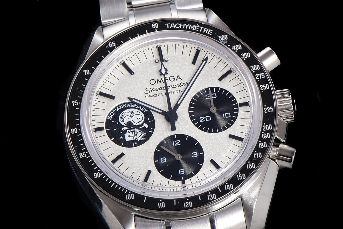 SPEEDMASTER MOONWATCH SNOOPY BLACK BEZEL
