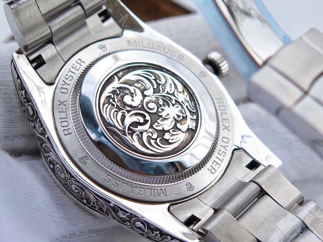 MILGAUSS 40 HAND ENGRAVED CASE BLACK DIAL