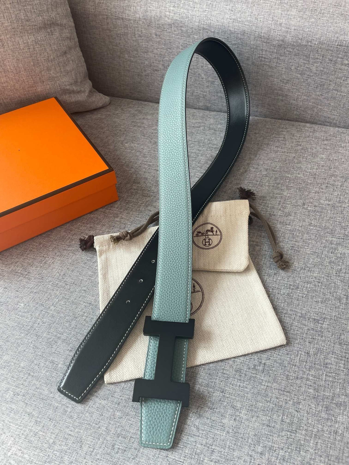 H CONSTANCE REVERSIBLE BELT 38MM BLACK BUCKLE BLACK SKY BLUE LEATHER