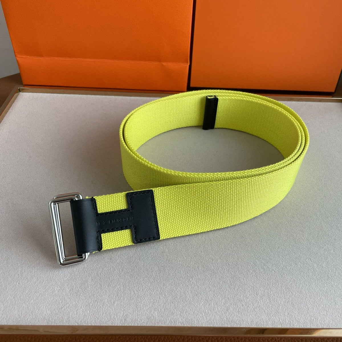 4.0CM YELLOW TEXTILE BLACK LEATHER H BELT