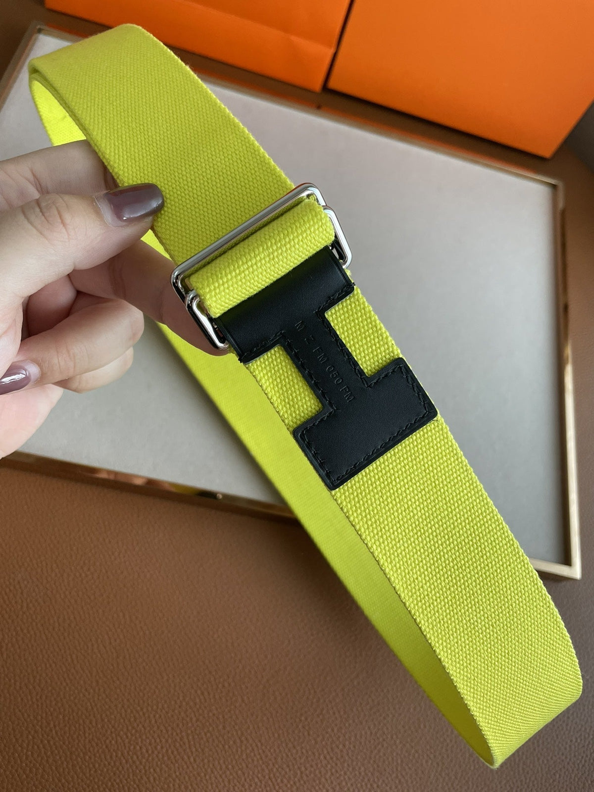4.0CM YELLOW TEXTILE BLACK LEATHER H BELT