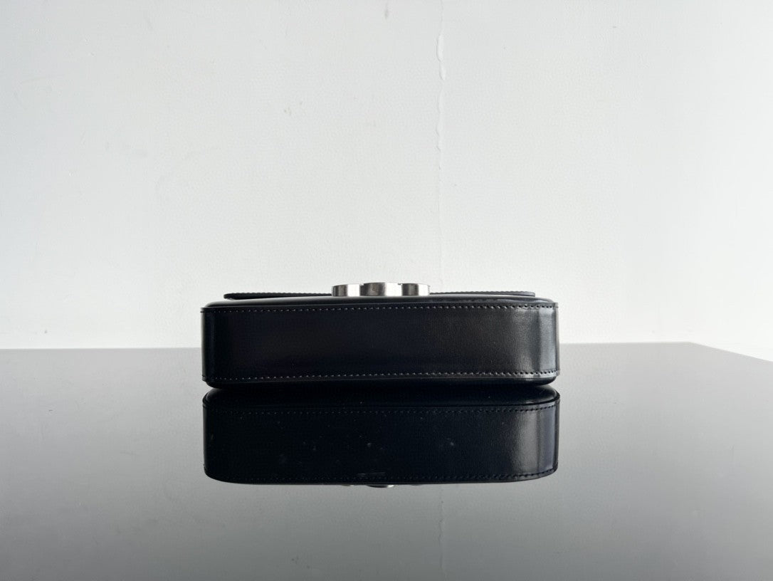 CLASSIC TRIOMPHE 20 BLACK CALFSKIN SILVER HARDWARE
