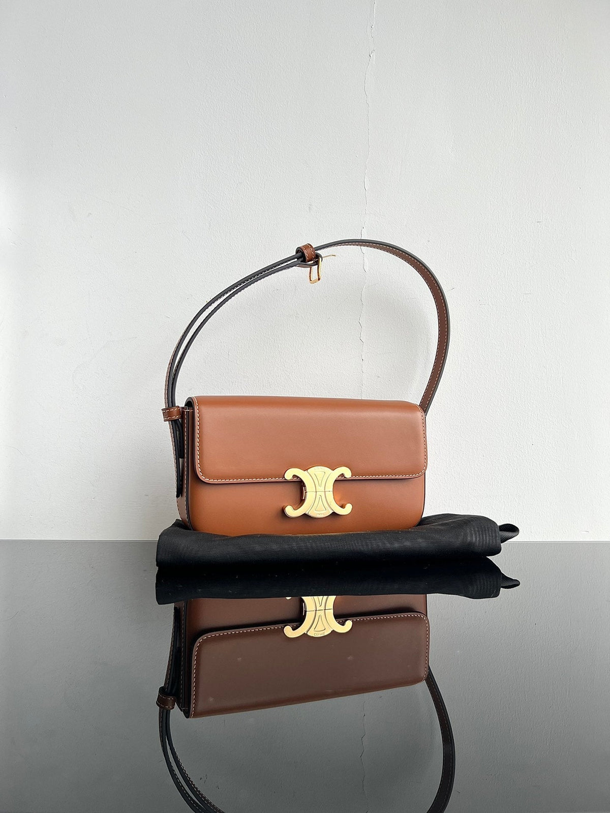 CLASSIC TRIOMPHE 20 BROWN CALFSKIN GOLD HARDWARE