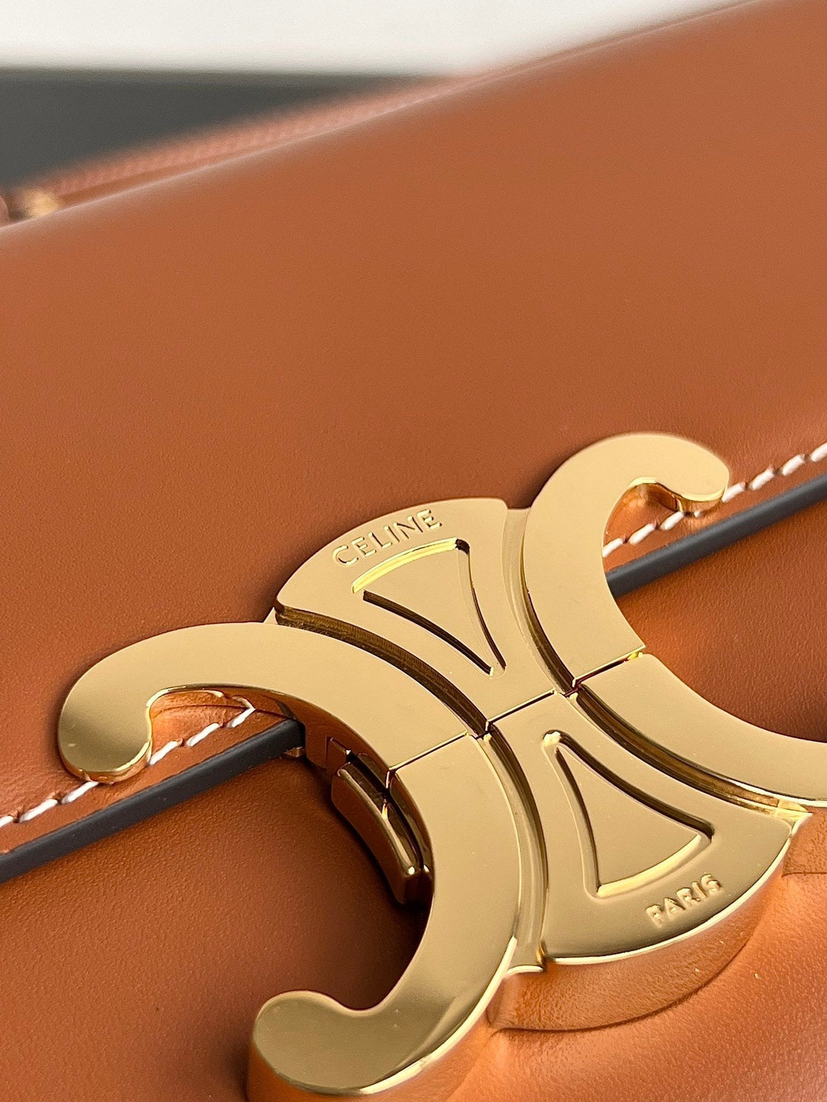 CLASSIC TRIOMPHE 20 BROWN CALFSKIN GOLD HARDWARE