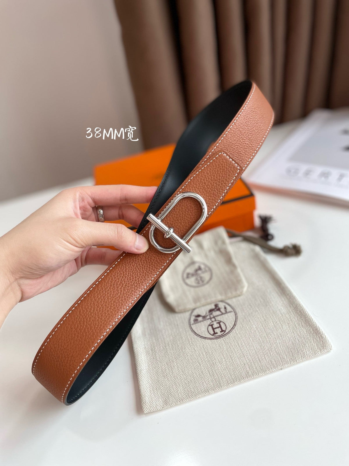HM ITHAQUE BELT SILVER BUCKLE & REVERSIBLE CINNAMON BROWN AND BLACK LEATHER STRAP 38MM