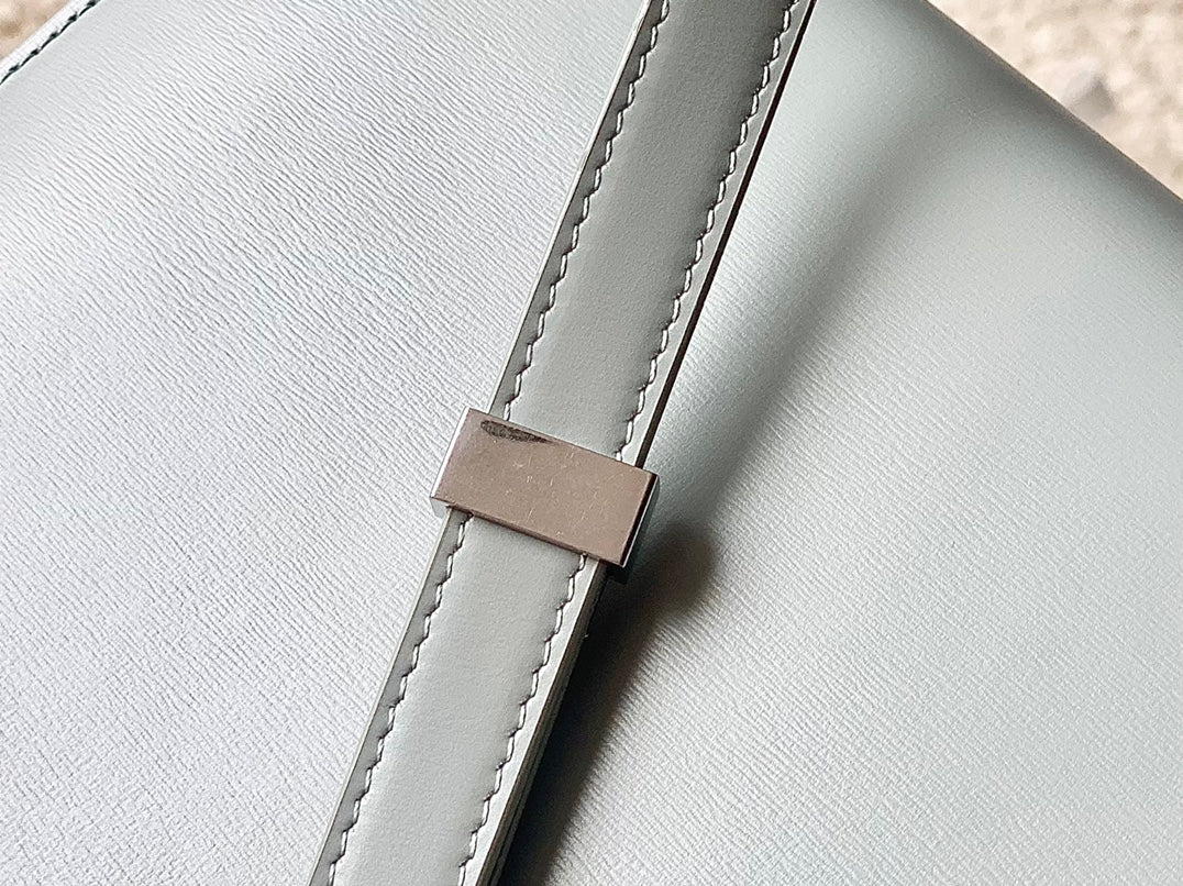 CELINE MEDIUM CLASSIQUE BAG 24CM LIGHT GREEN CALFSKIN