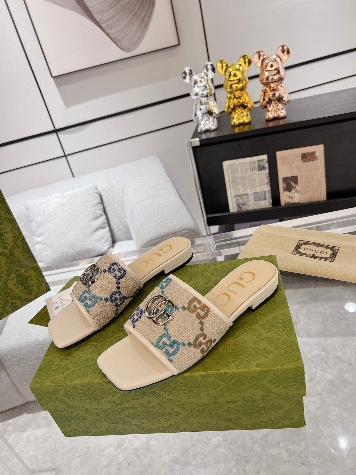 GG EXCLUSIVE SLIDE SANDAL IVORY SEDGE WITH NAVY PATTERN