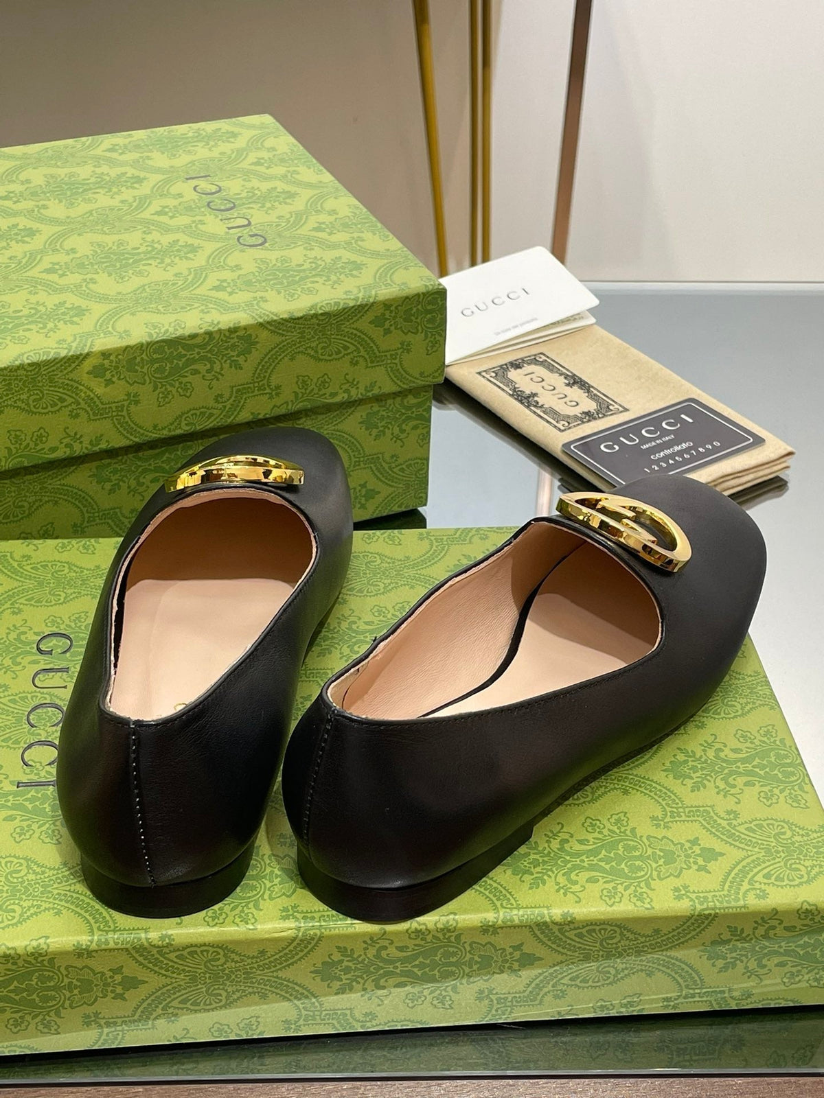 BLONDIE LOGO-PLAQUE LOAFERS IN BLACK CALFSKIN