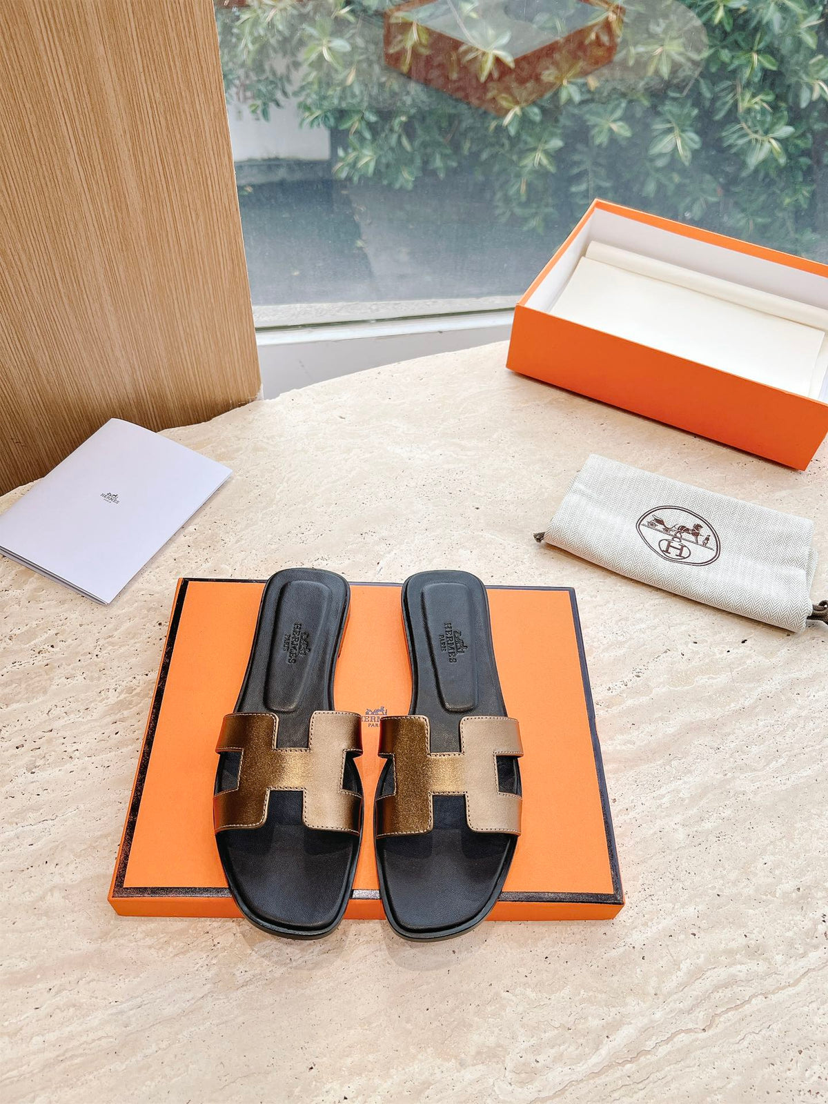 HM 25 Oran Sandal Black Copper Metalic Calfskin