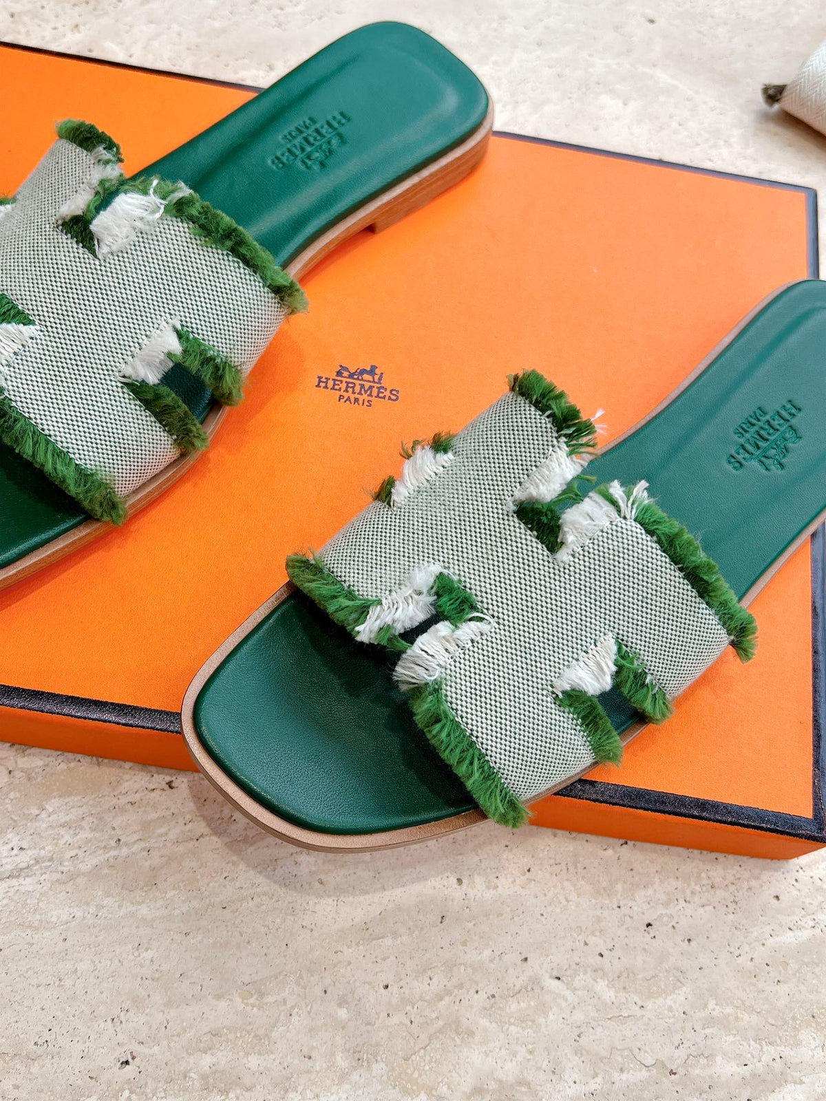 HM 25 Oran Sandal Green Calfskin White Denim