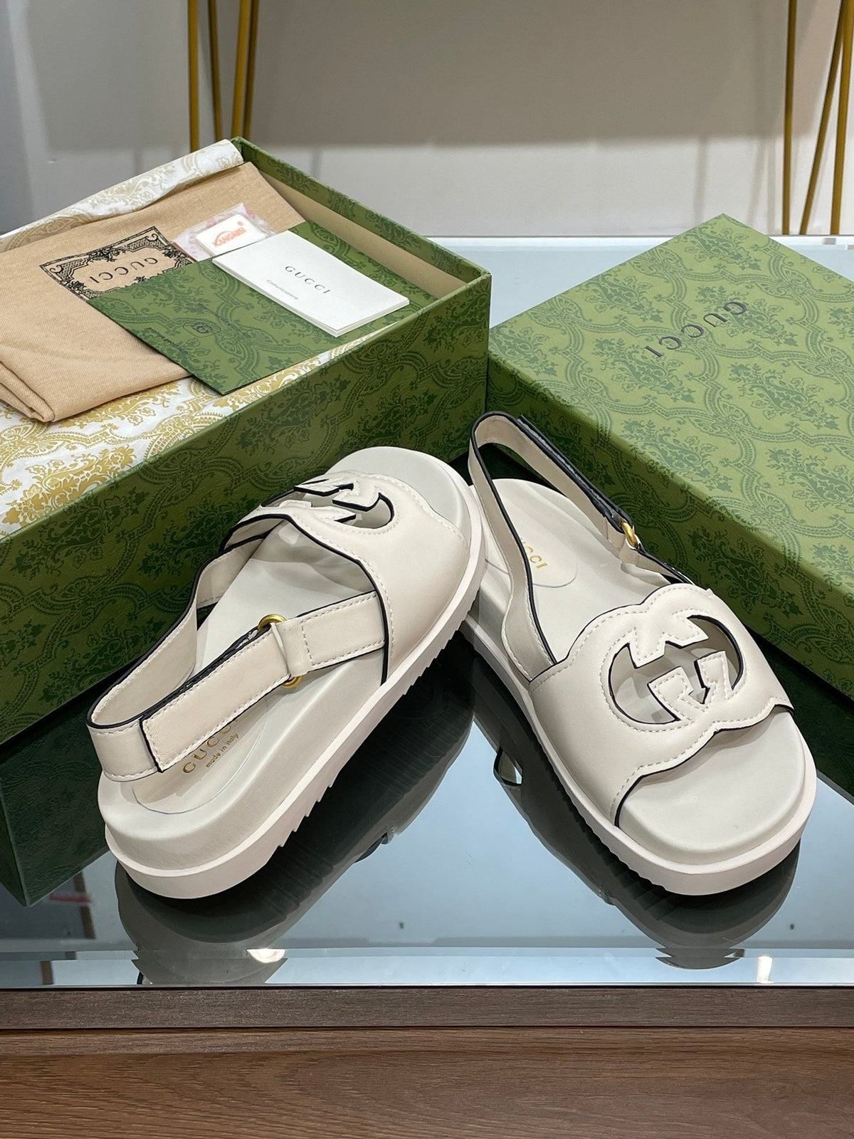 GG INTERLOCKING G CUT OUT SANDAL WHITE LAMBSKIN