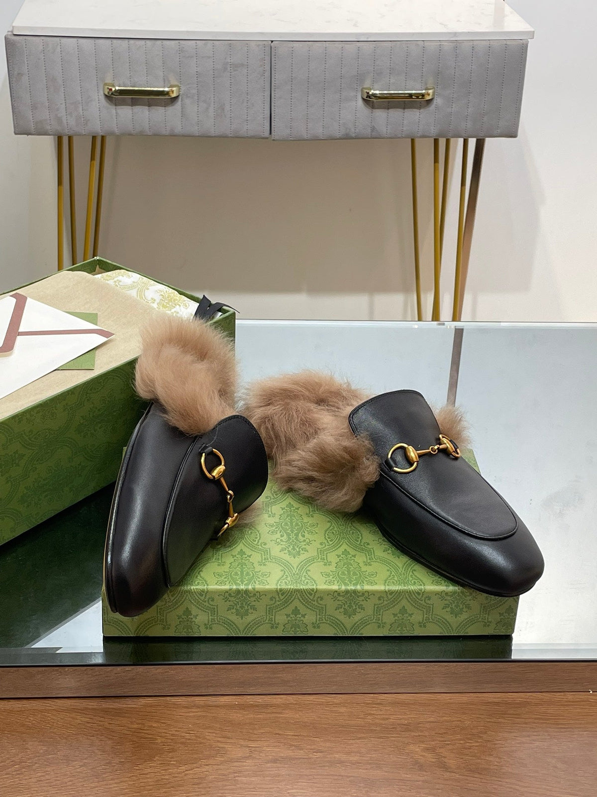 HORSEBIT MULE IN BLACK CALFSKIN AND LAMB WOOL LINING