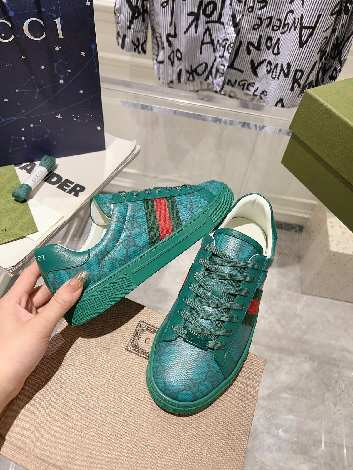 GG ACE GG SUPREME TRAINER OCEAN CALFSKIN