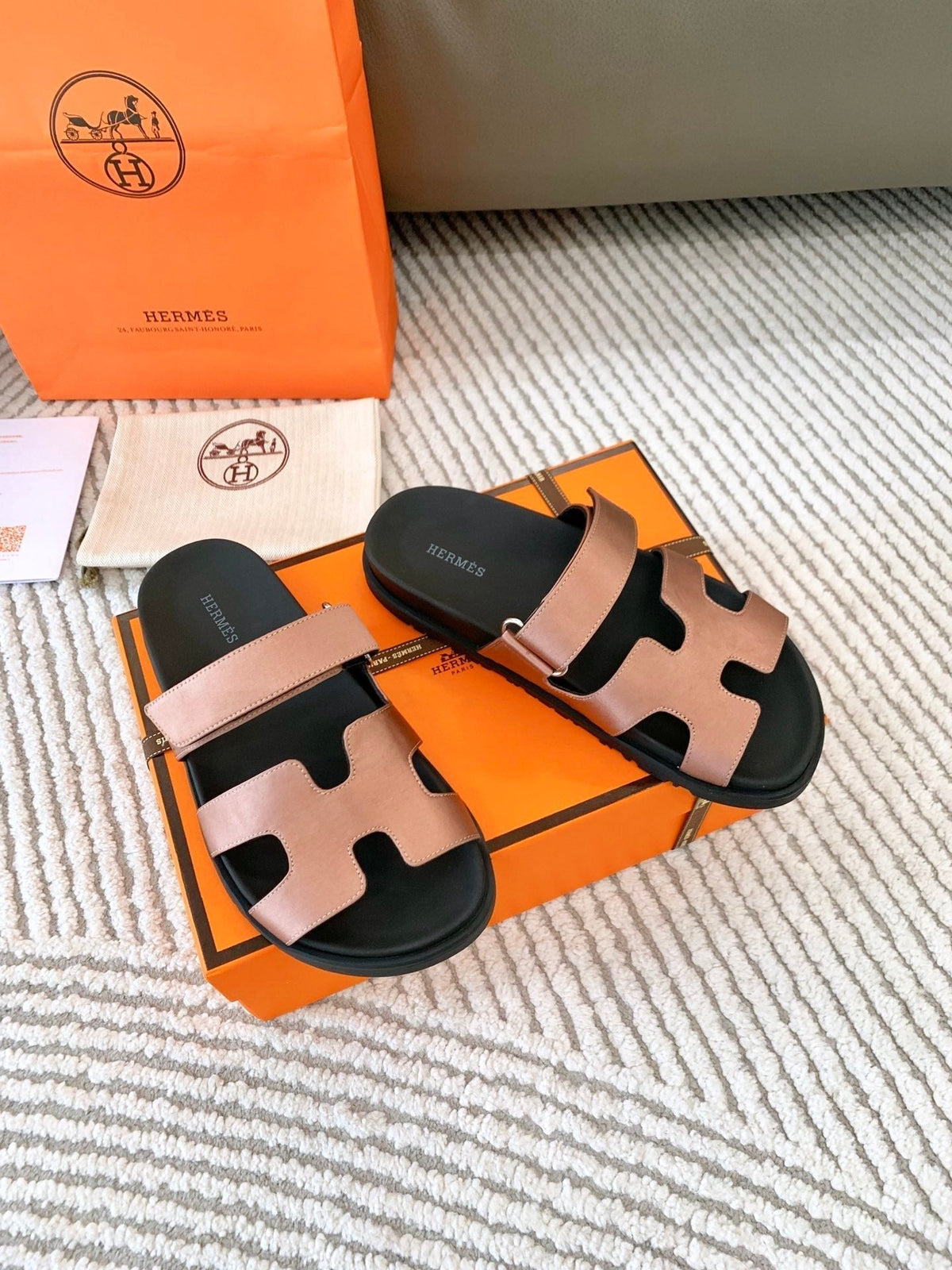 HM Chypre Sandal Shimmery Orange Pink Lambskin 963506