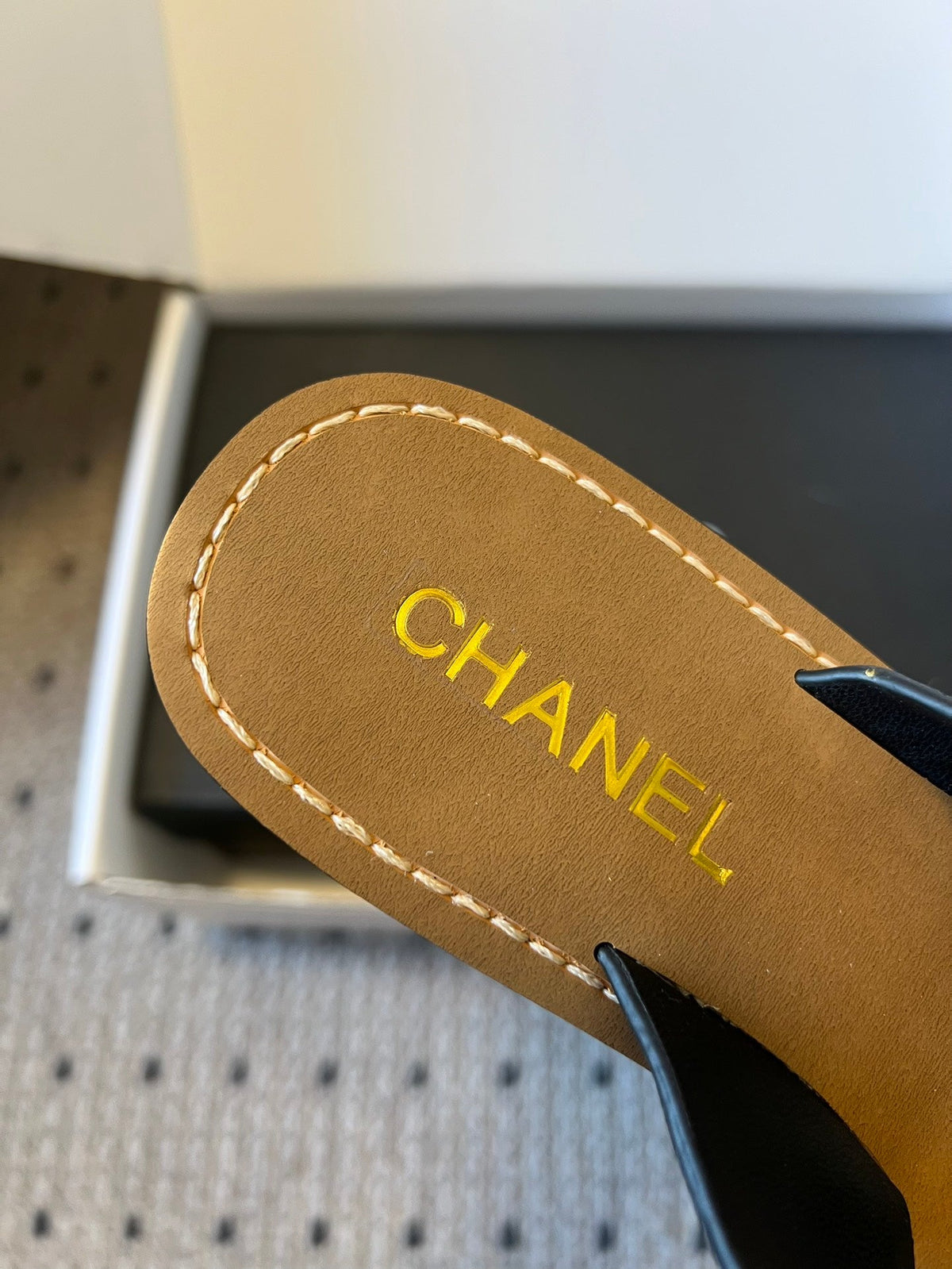 CC 26s Flat Sandals Black Brown Cowhide 627194