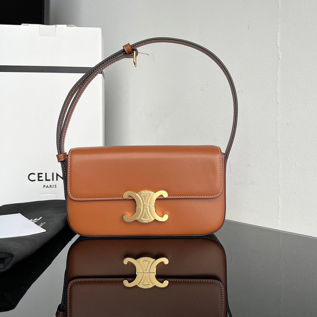 CLASSIC TRIOMPHE 20 BROWN CALFSKIN GOLD HARDWARE