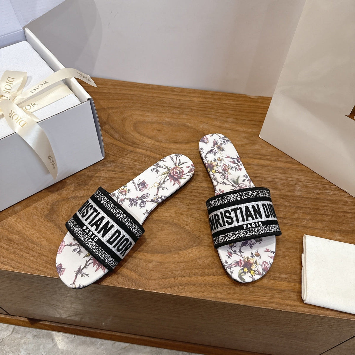 CD 26s Flower Flat Sandals Canvas Cowhide 685494