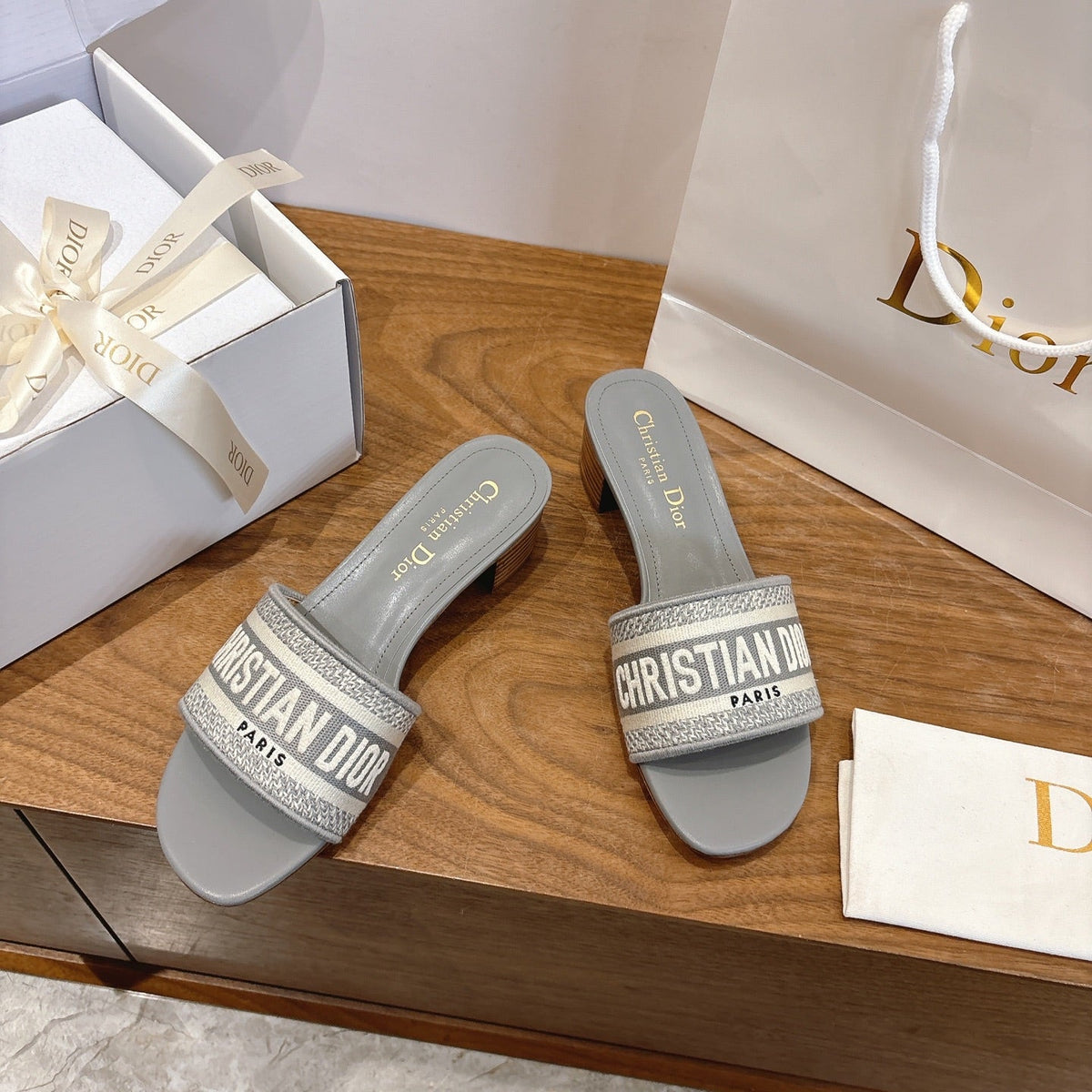 CD 26s Embroidered Sandals 45 Canvas Cowhide 685519