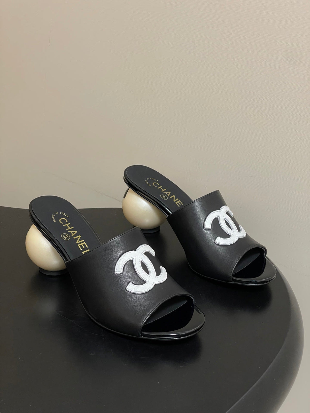 CC 2026 Pearl Flat Sandals 70 Sheepskin Double C Logo