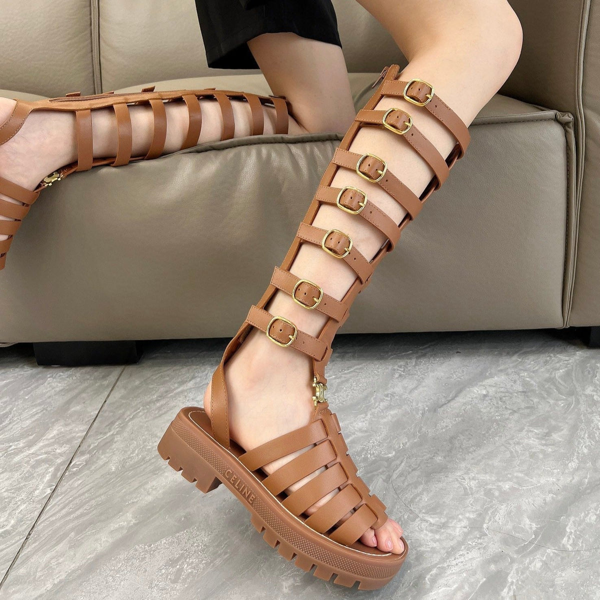 Triomphe high boots leather buckles Ginggerbread Brown