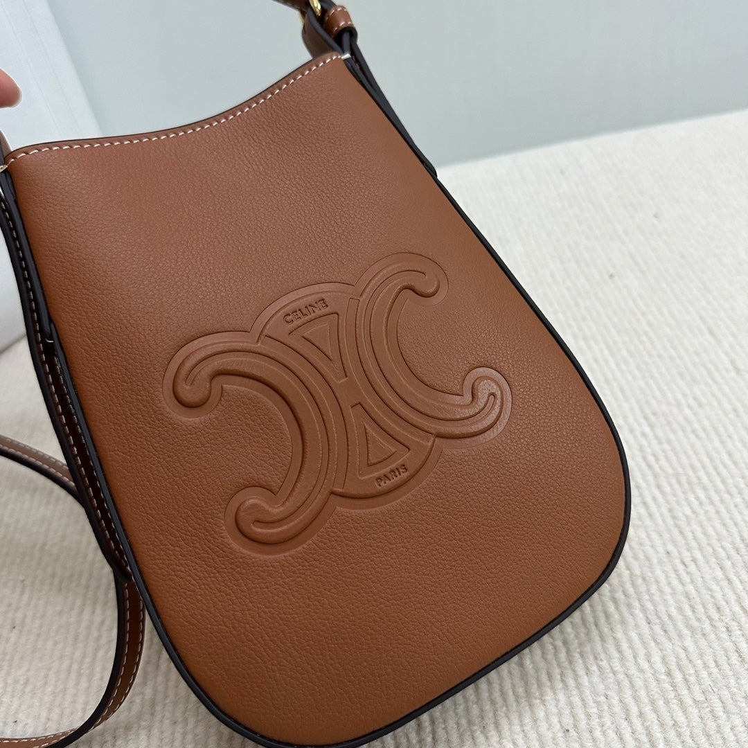 PHONE POUCH HELOISE 19 IN IRISH COFFEE SUPPLE CALFSKIN