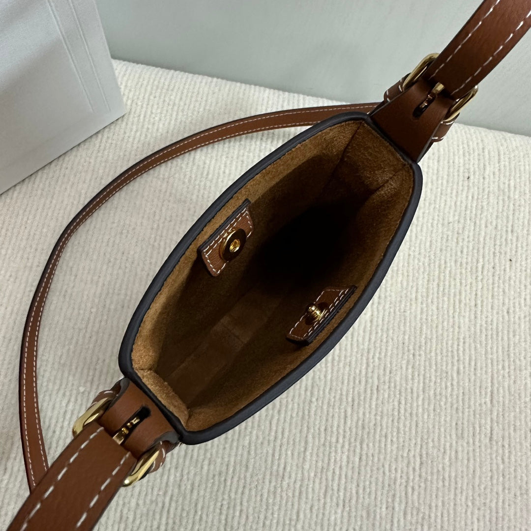 PHONE POUCH HELOISE 19 IN IRISH COFFEE SUPPLE CALFSKIN