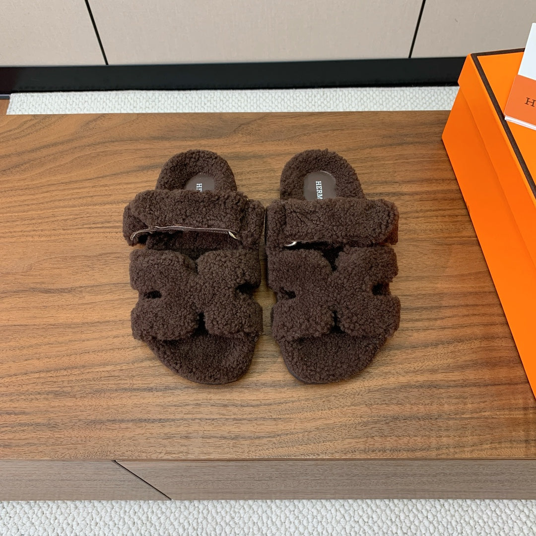 HM Chypre Sandal In Dark Brown Lamb Wool 984179
