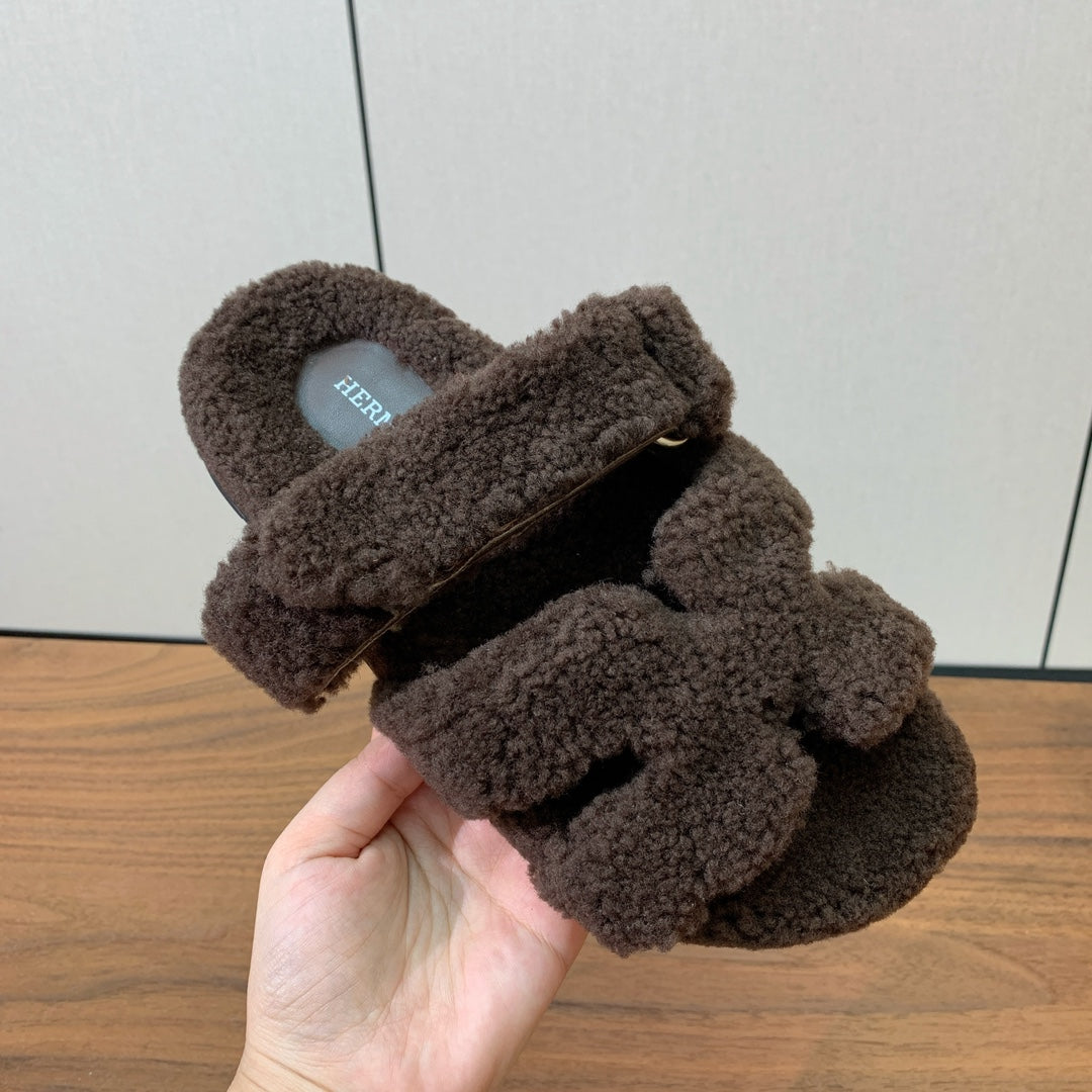 HM Chypre Sandal In Dark Brown Lamb Wool 984179
