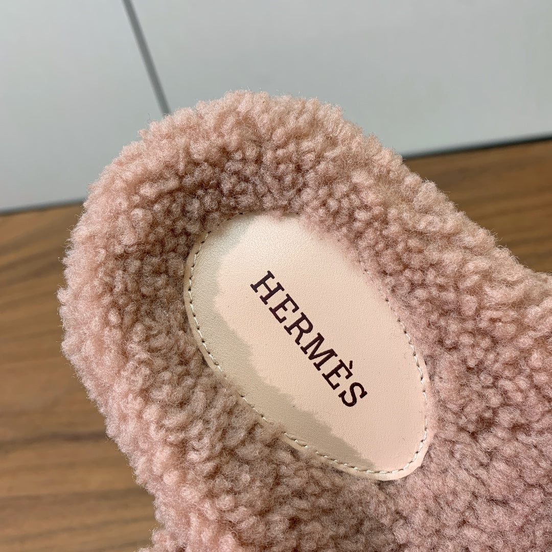 HM Chypre Sandal In Light Pink Lamb Wool 984184