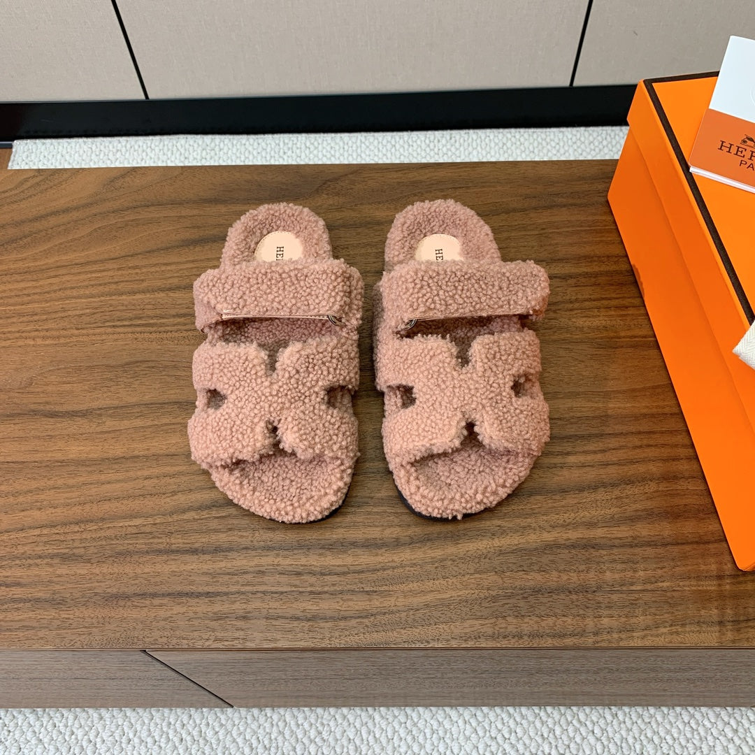 HM Chypre Sandal In Light Pink Lamb Wool 984184