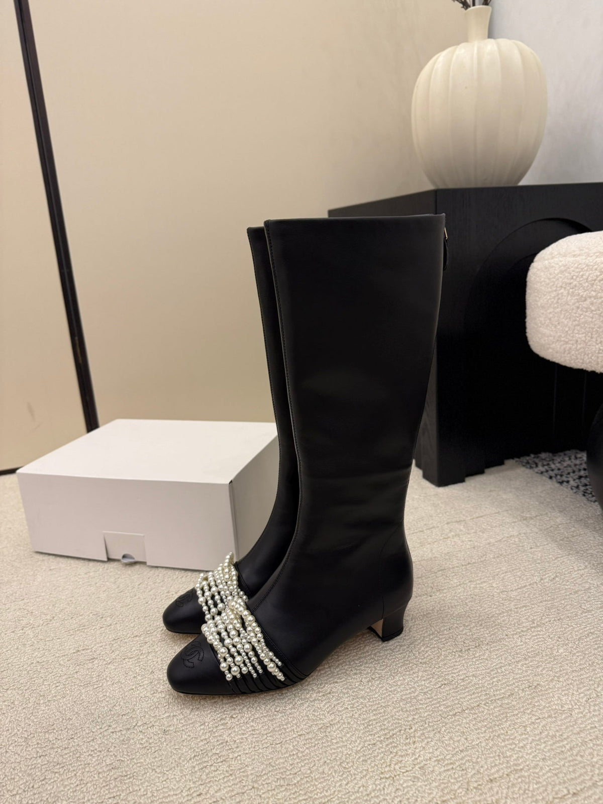 CC 26 Pearl Boot Black Leather 588830