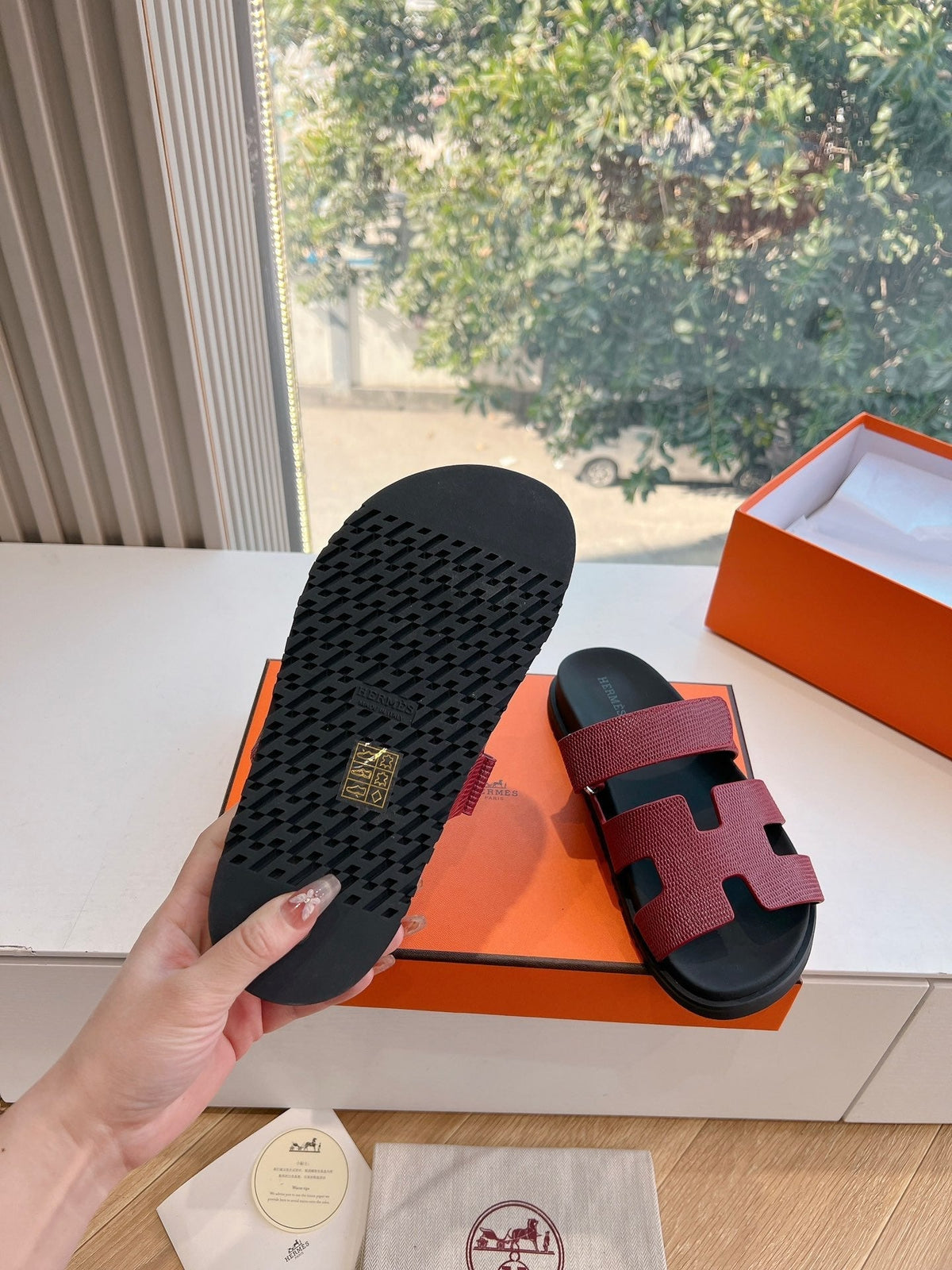 CHYPRE SANDAL IN CURRANT RED SHINY GRAINED CALFSKIN