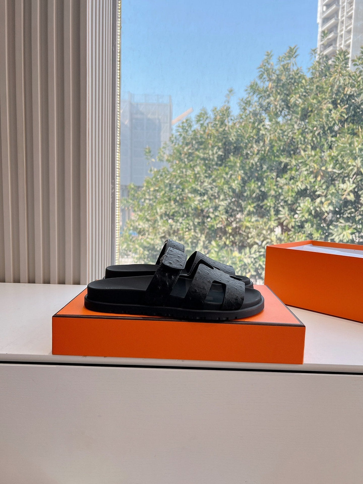 HM Chypre Sandal Black Ostrich Leather 202800