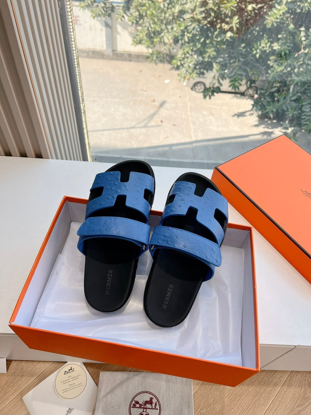 CHYPRE SANDAL IN COBALT BLUE GRAINED CALFSKIN