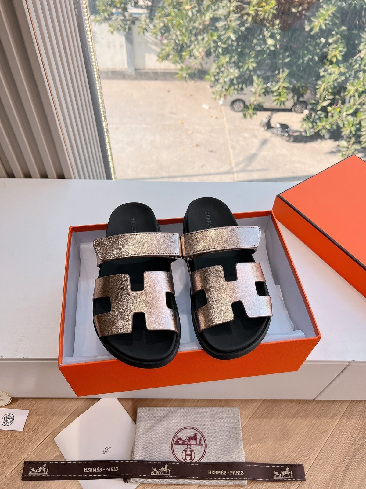 CHYPRE SANDAL IN COPPER BROWN METALLIC CALFSKIN