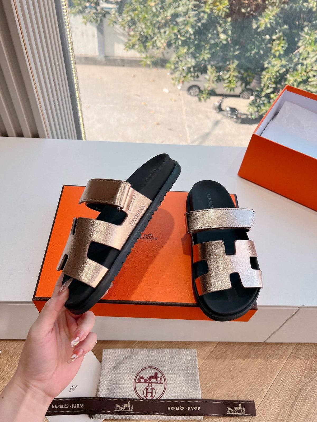 CHYPRE SANDAL IN COPPER BROWN METALLIC CALFSKIN