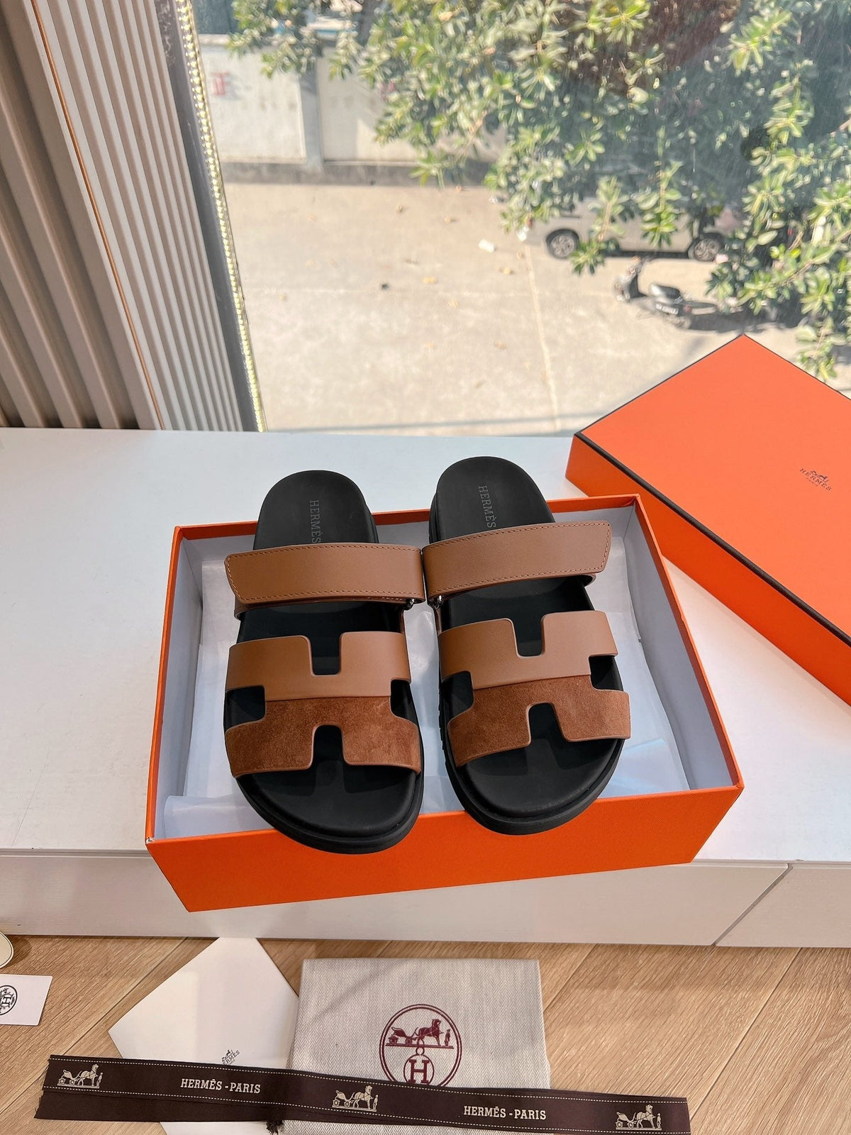 CHYPRE SANDAL IN BRONZE BROWN SUEDE AND CALFSKIN