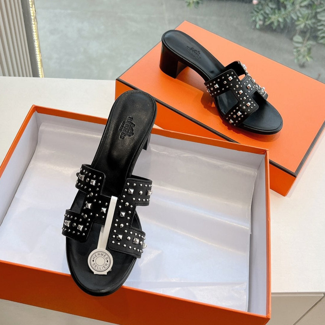 OASIS SANDAL IN BLACK CALFSKIN WITH STUD