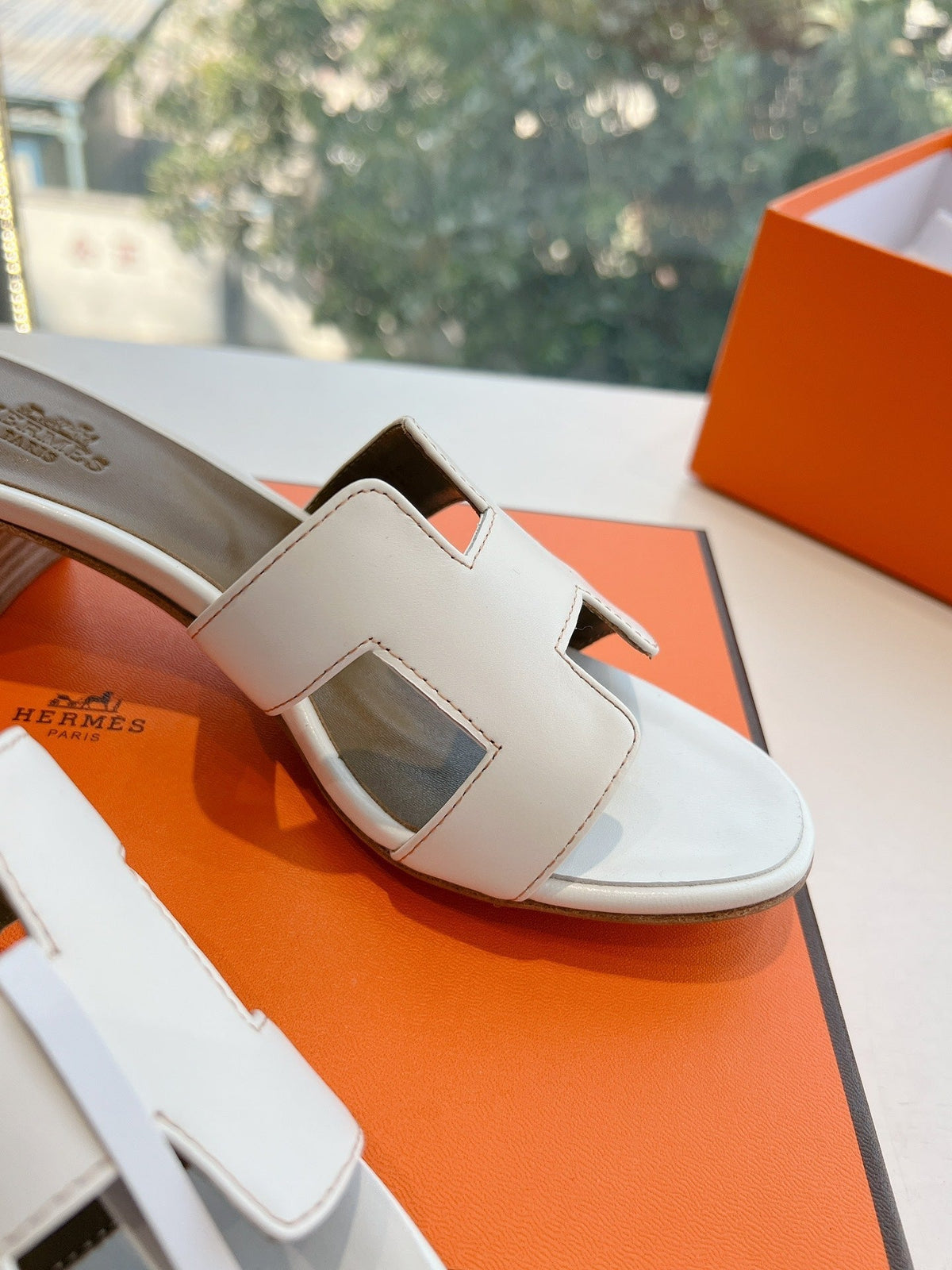 OASIS SANDAL IN WHITE CALFSKIN