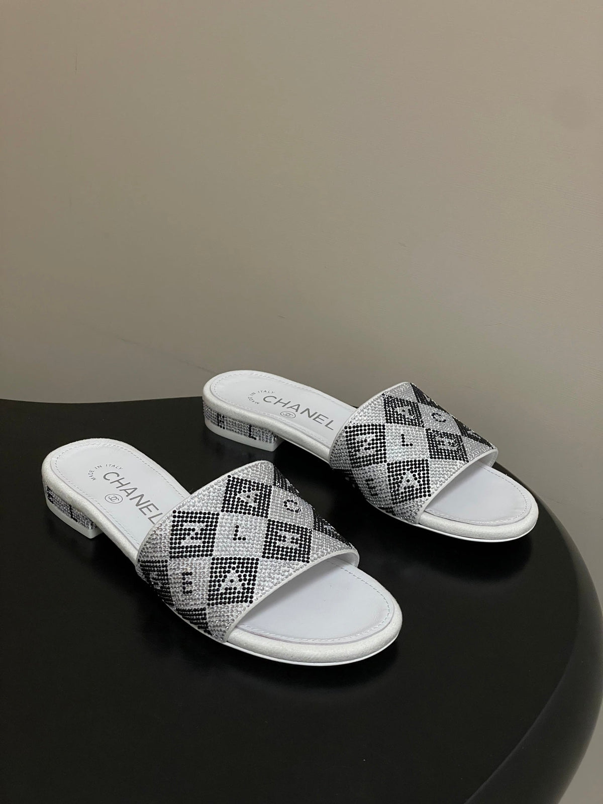 CC 26s Flat Sandals White Sheepskin Rhinestones 649521