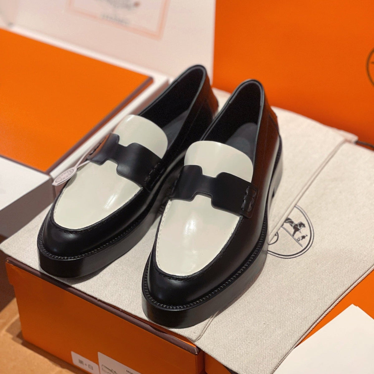 HM Loafer In White Calfskin 100159