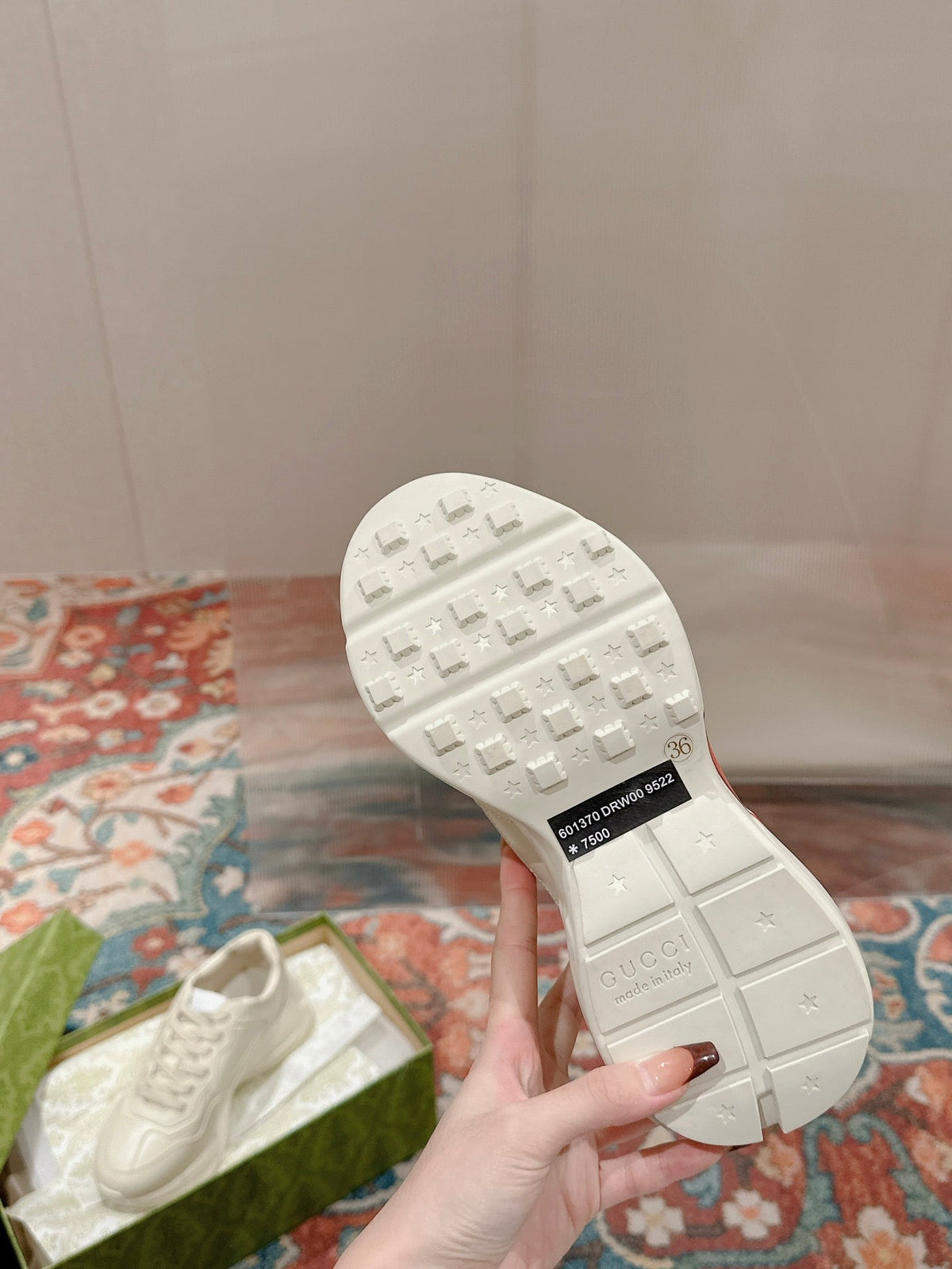 GG RHYTON TRAINER WHITE CALFSKIN WITH APPLE MOTIF