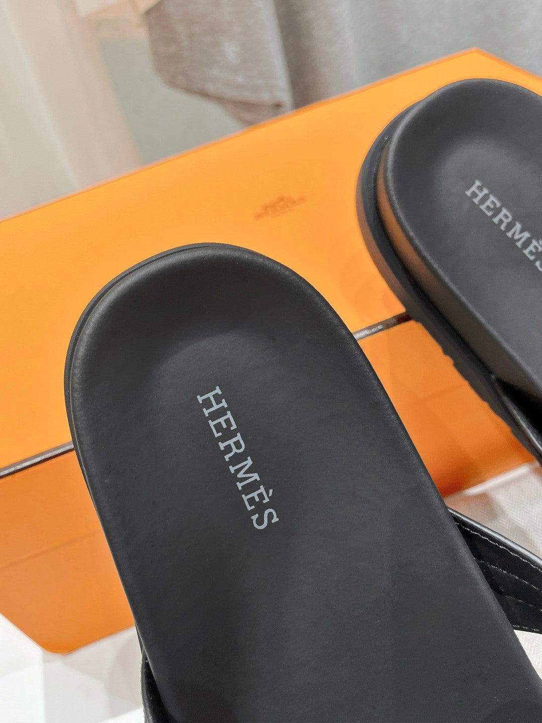 EMPIRE SANDAL BLACK SUEDE