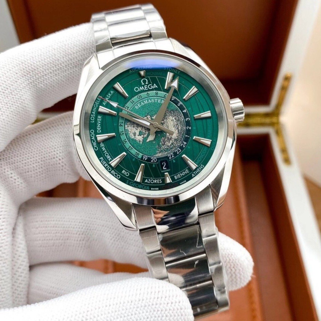 SEAMASTER AQUA TERRA 150M WORLDTIMER GREEN DIAL