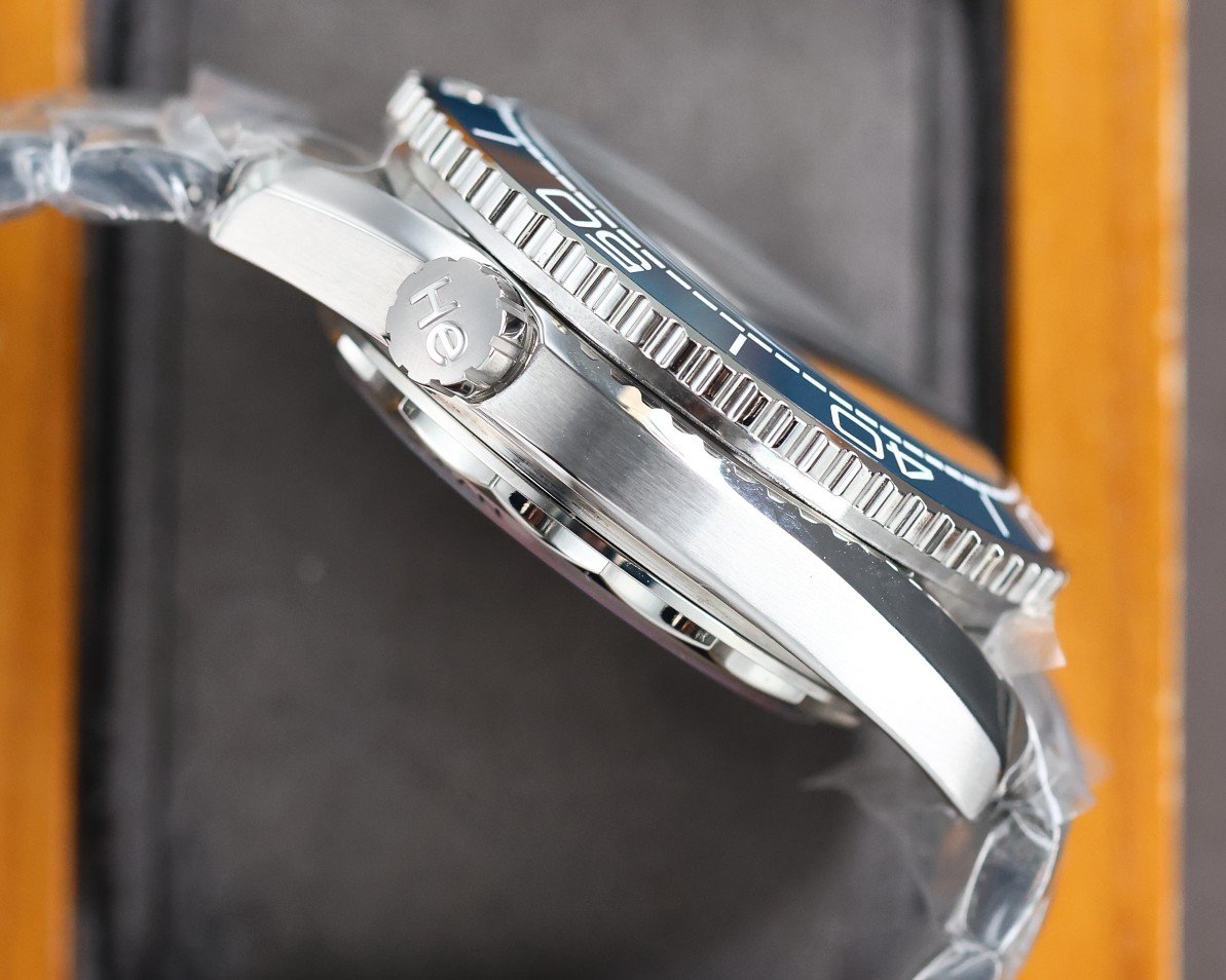 SEAMASTER PROFESSIONAL PLANET OCEAN 600M BLUE CERAMIC STEEL BRACELET