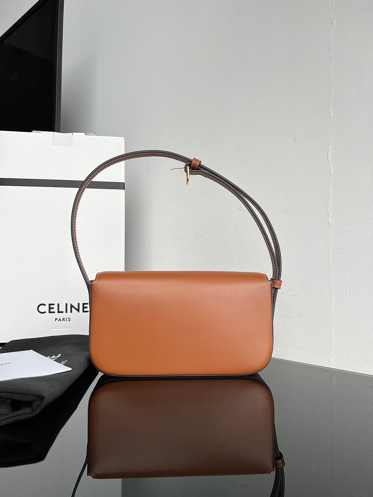CLASSIC TRIOMPHE 20 BROWN CALFSKIN GOLD HARDWARE