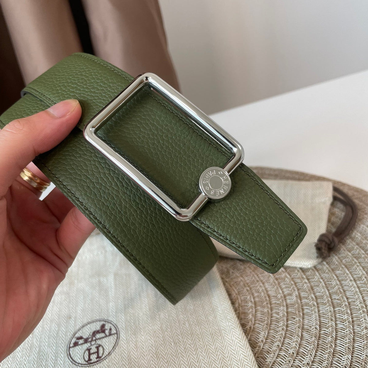 OSCAR BELT BUCKLE & REVERSIBLE OLIVE GREEN AND BLACK LEATHER STRAP 38MM SILVER HARDWARE