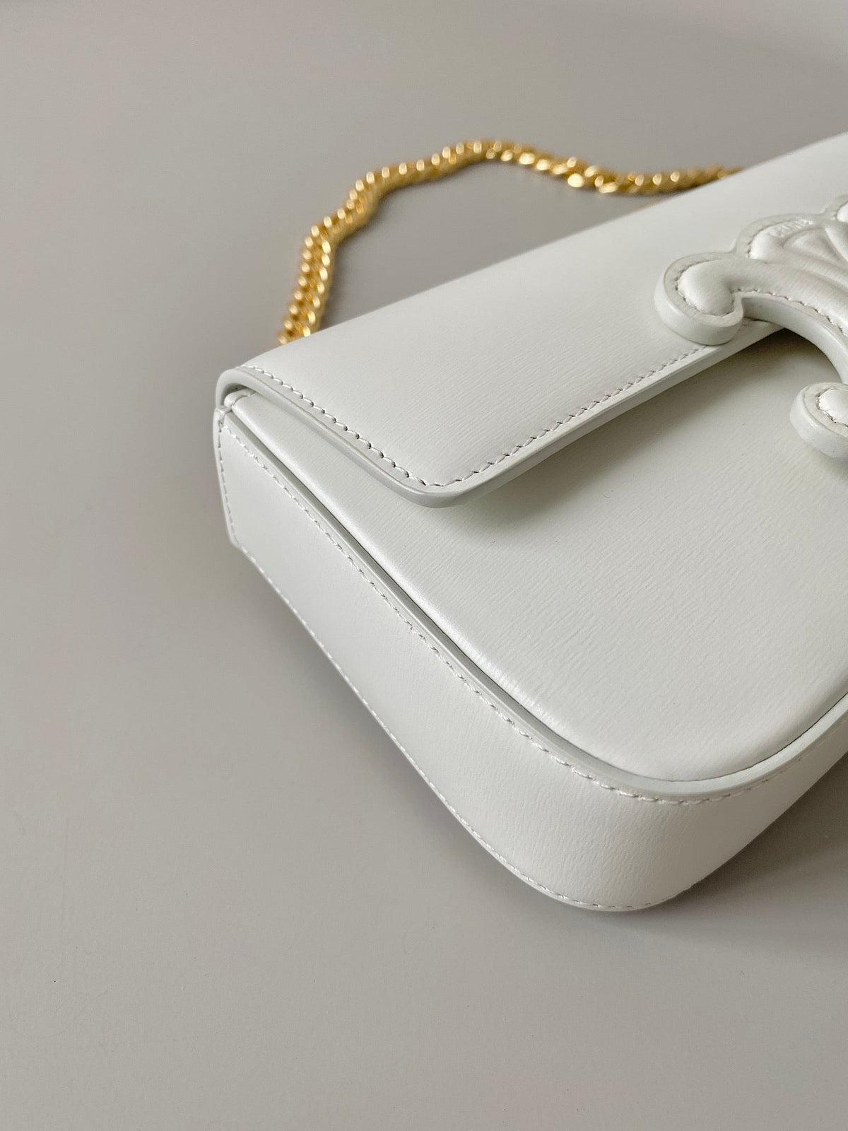 20 CHAIN EMBOSSED ARMPIT BAG WHITE CALFSKIN