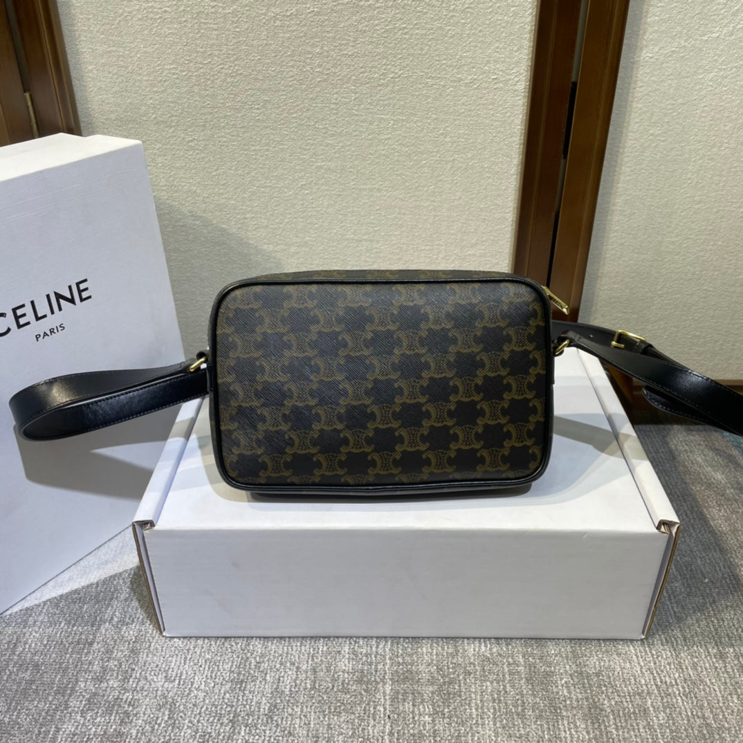 MEDIUM MESSENGER BAG 23 IN BLACK TRIOMPHE CANVAS WITH CELINE PRINT