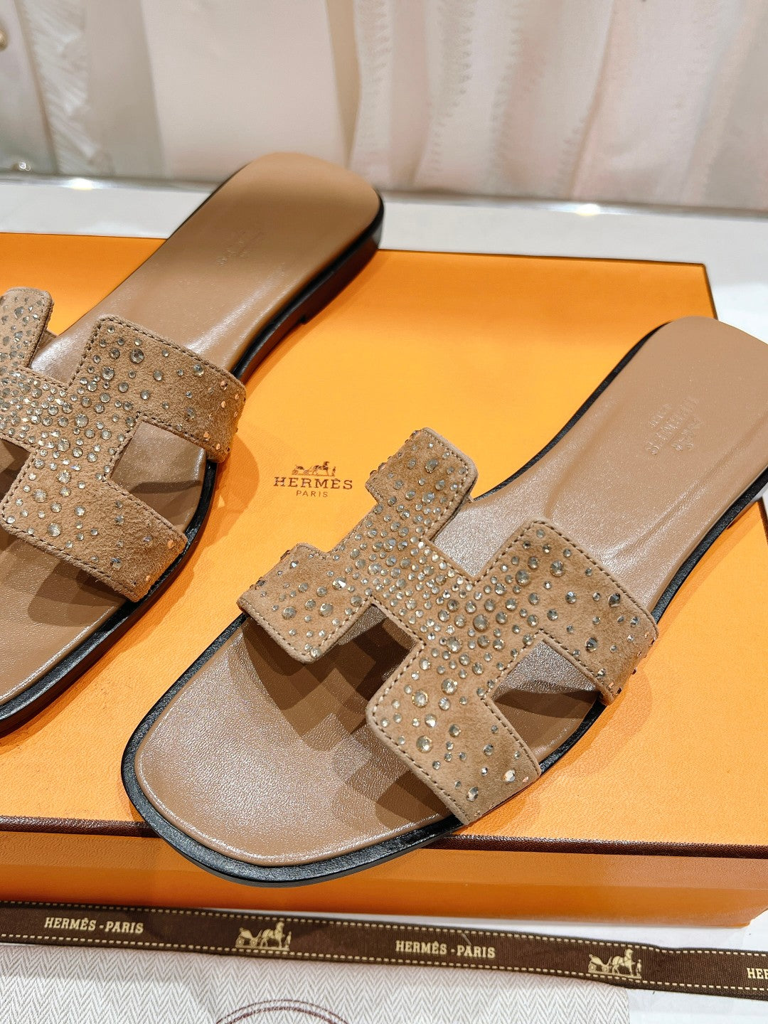 0RAN SANDAL CARAMEL LAMBSKIN ATTACH CRYSTALS